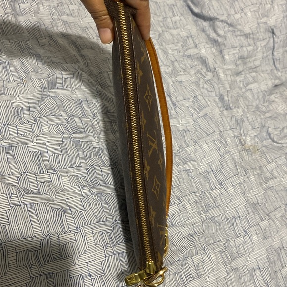 Aunthentic ❌sold on my fbpageLUXONLINECANADA - Picture 16 of 17